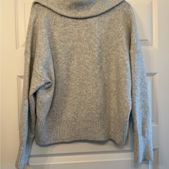 Express Gray Collared Sweater - Picture 4 of 4